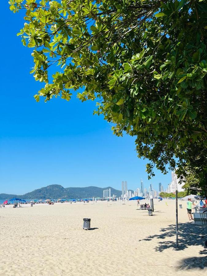 Апартаменти Avenida Atlantica, Beira Mar, Pe Na Areia Балнеаріу-Камборіу Екстер'єр фото