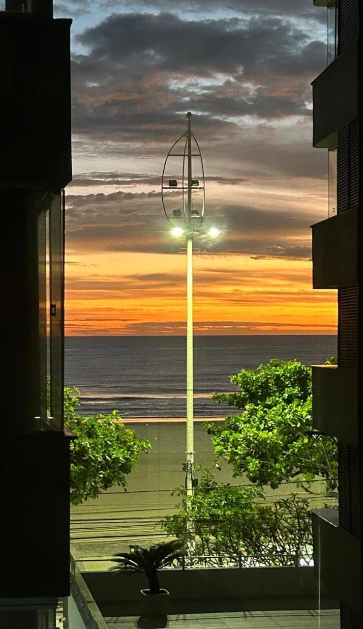 Апартаменти Avenida Atlantica, Beira Mar, Pe Na Areia Балнеаріу-Камборіу Екстер'єр фото