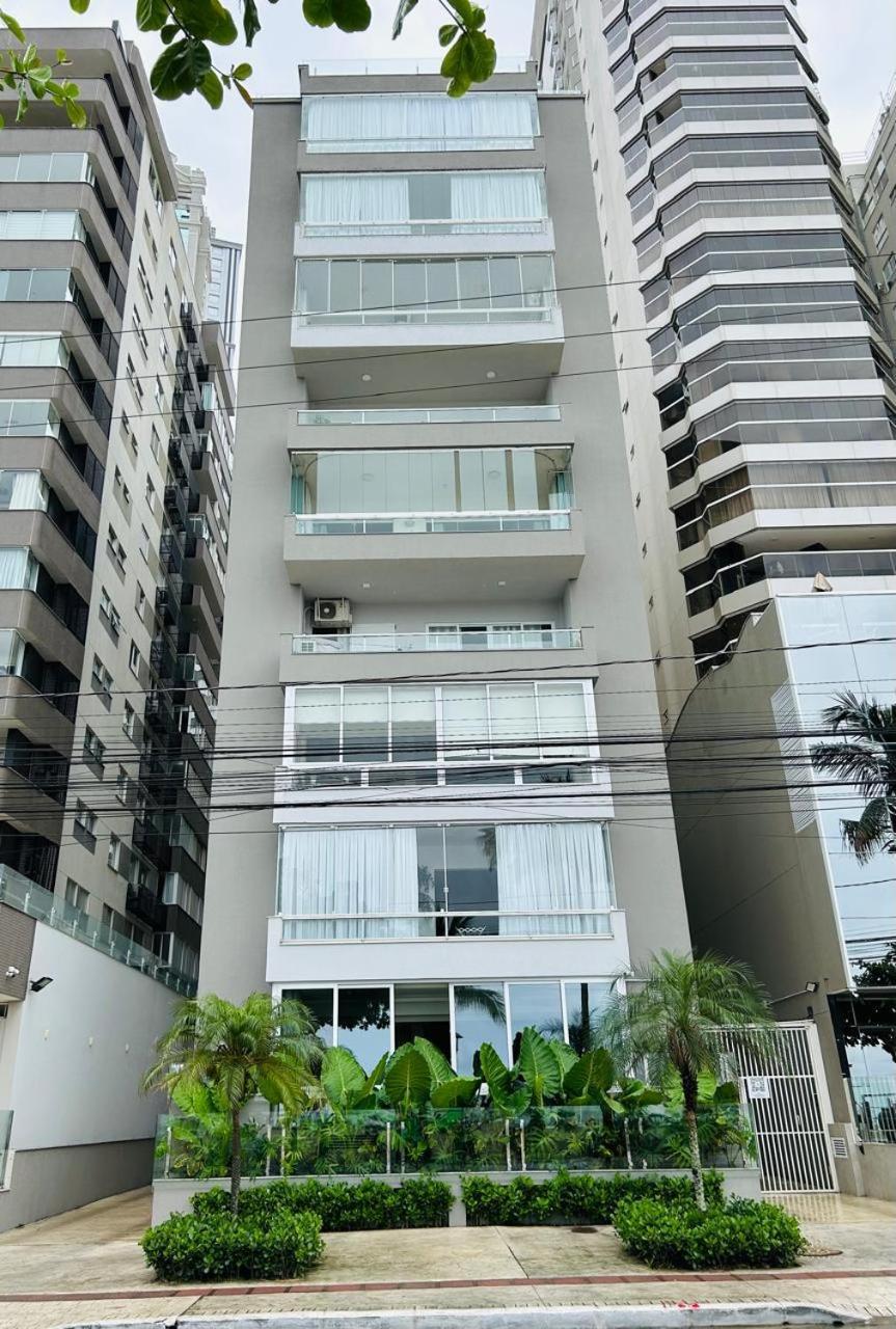 Апартаменти Avenida Atlantica, Beira Mar, Pe Na Areia Балнеаріу-Камборіу Екстер'єр фото